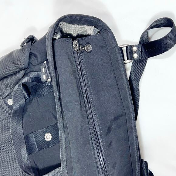 Vintage Oakley Voltage Tote Bag 2.0 Black Metal Vertical Y2K Messenger Shoulder - Picture 8 of 11